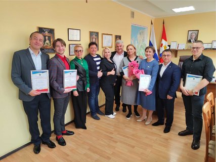 Глава Гагаринского муниципального округа поздравил сотрудников театра