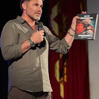 СевТЮЗ на встрече с писателем Олегом Роем: о правде, силе духа и любви к Родине