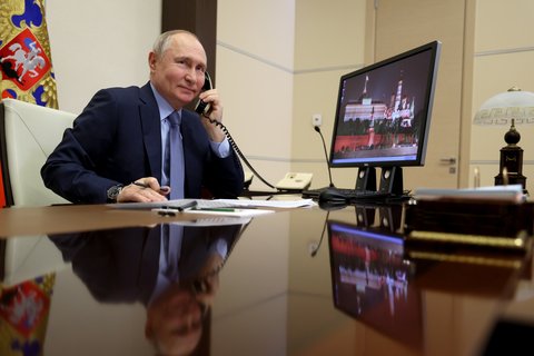 Севастопольский ТЮЗ поздравляет Президента России с днём рождения