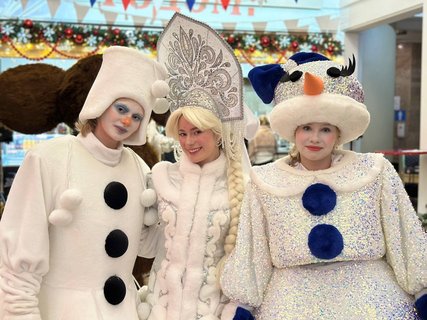 Мы растём и дарим праздник: СевТЮЗ на главной ёлке Севастополя