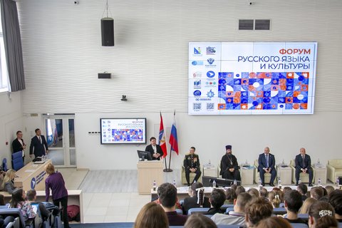 Слово — сила, культура — единство: директор СевТЮЗа о миссии театра на Форуме русского языка и культуры