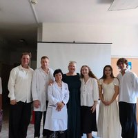 17 августа артисты СевТЮЗа посетили Севастопольский городской онкологический диспансер им. А.А. Задорожного