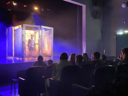 Мы помним: СевТЮЗ показал спектакль «Вкус медной проволоки» в преддверии Дня памяти жертв геноцида советского народа