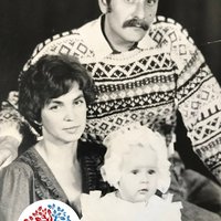 ОНЛАЙН-ВЫСТАВКА «ОТЦЫ И ДЕТИ»: помощник режиссера, артистка СевТЮЗа Лина Ясайте делится своей историей