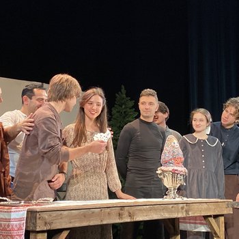 Севастопольский ТЮЗ представляет премьеру: волшебный мир Пушкина в технике предметного и теневого театра