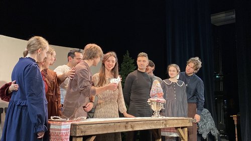 Севастопольский ТЮЗ представляет премьеру: волшебный мир Пушкина в технике предметного и теневого театра