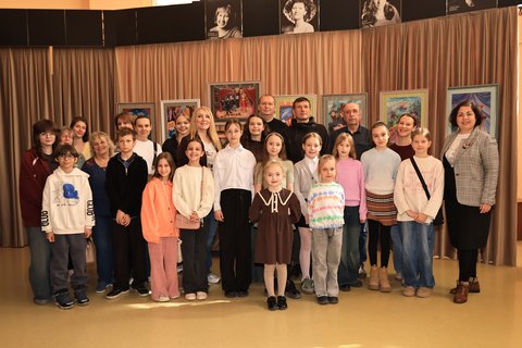 В Севастопольском ТЮЗе открылась выставка детского рисунка «Театр. Дети. Краски»