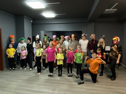 Дебютный спектакль «Тараканище» в студии «ТБМ»: юные артисты вышли на сцену