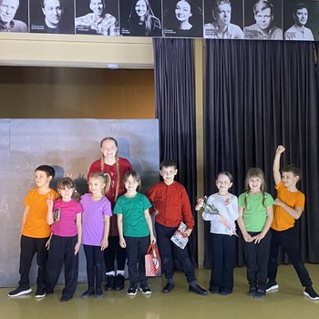 Театральная студия ТБМ покорила зал «Вредными советами»