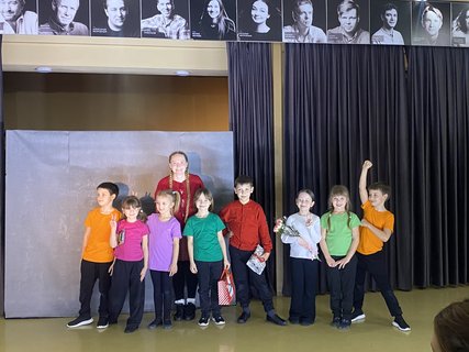 Театральная студия ТБМ покорила зал «Вредными советами»