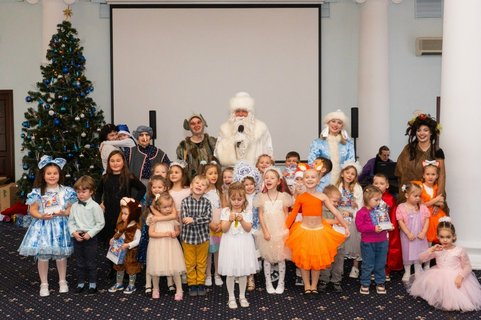 Новогодний подарок от Театральной студии «ТБМ» для «Севастопольских мам»