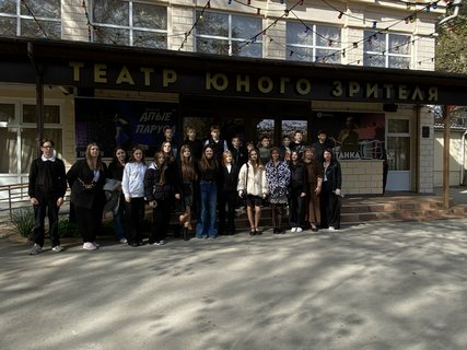 «Школьная пятница»: СевТЮЗ знакомит молодёжь Севастополя с великой классикой