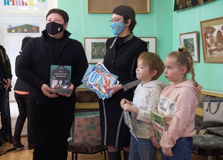 В Севастополе стартовала шестая общероссийская акция "Дарите книги с любовью-2022"