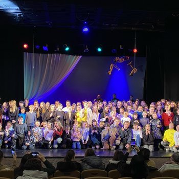 День артиста в СевТЮЗе: начало новой театральной традиции для студийцев Севастополя