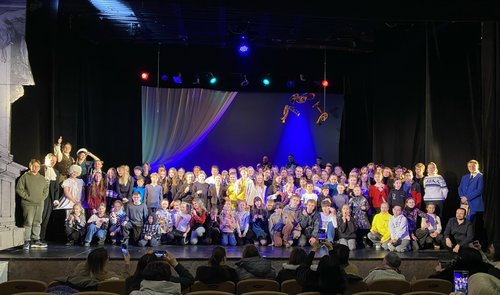 День артиста в СевТЮЗе: начало новой театральной традиции для студийцев Севастополя