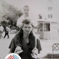 ОНЛАЙН-ВЫСТАВКА «ОТЦЫ И ДЕТИ»: история артиста СевТЮЗа Олега Карасёва